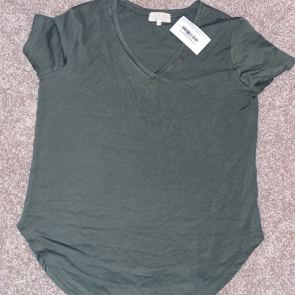Peggy V-Neck Tee - Olive